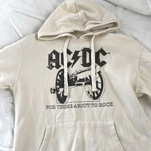 Color is Crème, Condition is very gently used, Size is a women’s small